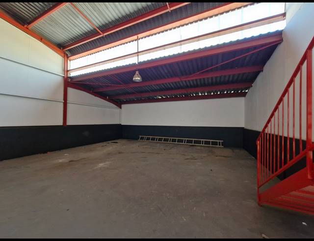 173M² WAREHOUSE TO LET IN JET PARK